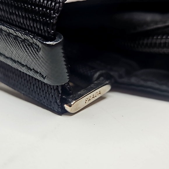 Authentic Prada Crossbody Bag Unisex - Picture 5 of 16